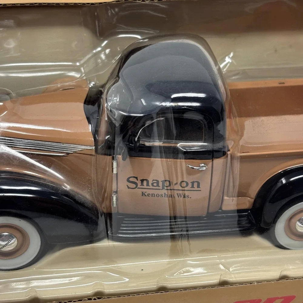 Snap-on Tools 1937 Studebaker Pickup Truck Crown Jewels Collection 1:24 Diecast
